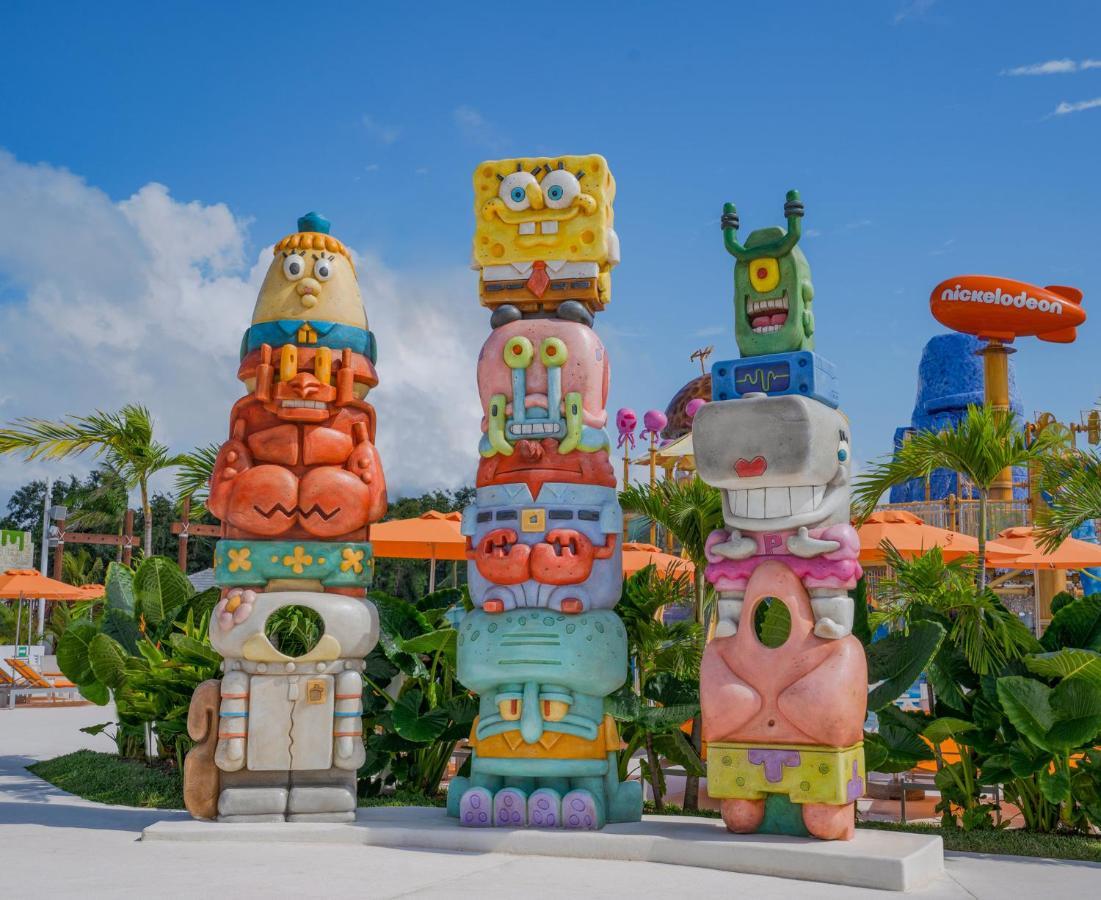 Nickelodeon Hotels & Resorts Riviera Maya Puerto Morelos Exterior photo Totems of SpongeBob SquarePants, Patrick Star, Squidward Tentacles, Plankton, and Sandy Cheeks at Nickelodeon Universe