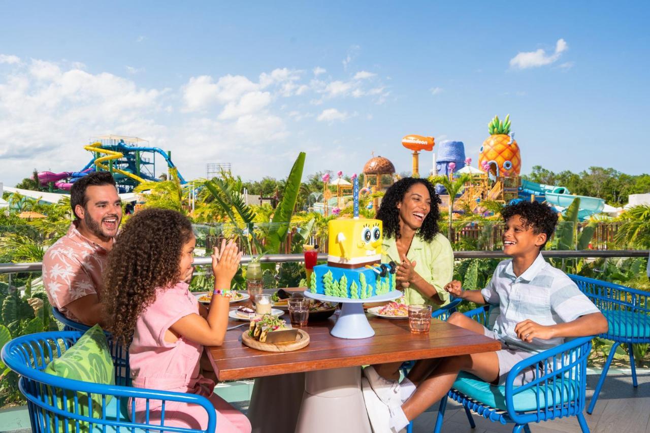 Nickelodeon Hotels & Resorts Riviera Maya Puerto Morelos Exterior photo A family celebrating a birthday at the park