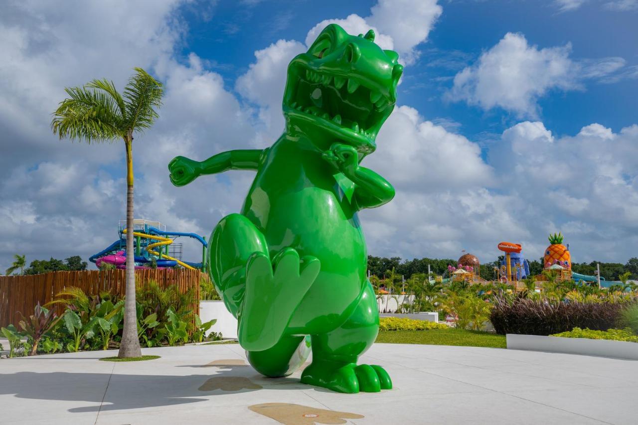 Nickelodeon Hotels & Resorts Riviera Maya Puerto Morelos Exterior photo Gummy at the entrance of the park